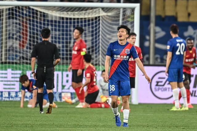 开云真人下载-5轮战罢境遇逆转!申花高开低走 津门虎抢重要3分